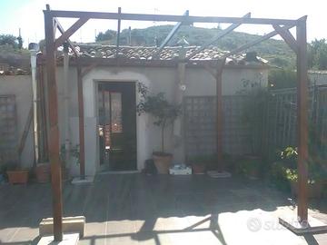 Gazebo in legno massello.