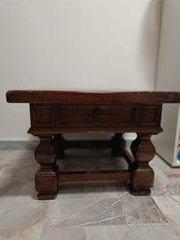 Tavolino vintage quadrato in legno massello