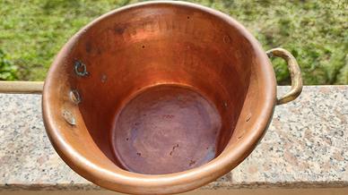 Pentola in rame con manico lungo