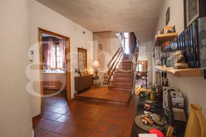 Ampia casa indipendente con cortile fronte/retro