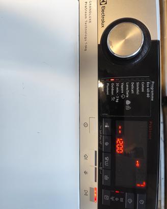 Lavatrice  Electrolux carica dall 'alto WA GL4 TF