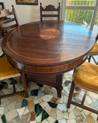 Tavolo ovale con 6 sedie, con intarsio