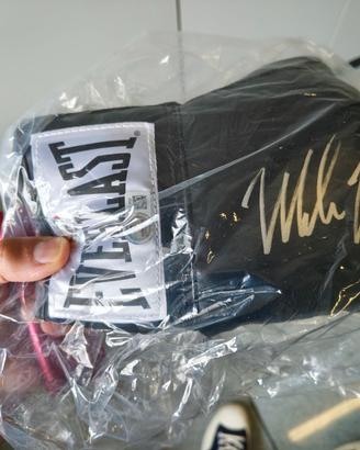 MIKE TYSON  - guantone autografato
