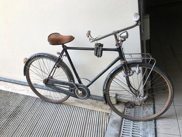 Bicicletta bianchi con motore