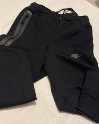 Tech Nike