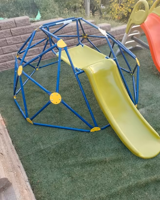 cupola di arrampicata con scivolo 