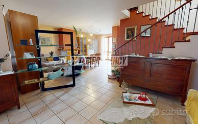 Villetta a schiera indipendente con garage!