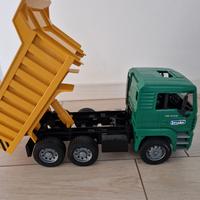 Bruder camion ribaltabile 