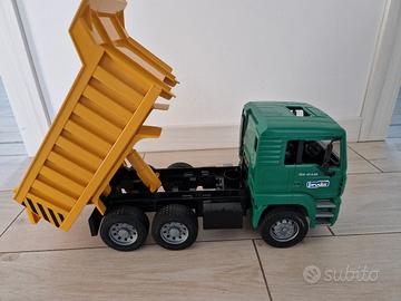 Bruder camion ribaltabile 