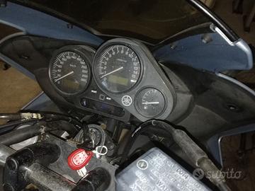 Moto Yamaha Fazer 600