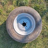 4 ruote per rimorchio 235/75R17.5