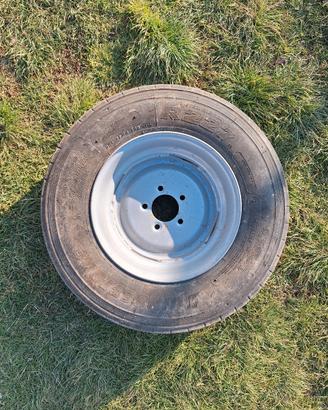 4 ruote per rimorchio 235/75R17.5