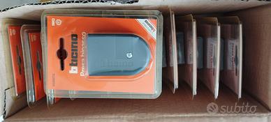 BTICINO S5490TG; PRESA BIPASSO 10-16A