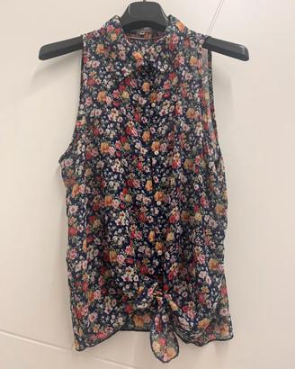 Camicia smanicata floreale con nodo sul davanti