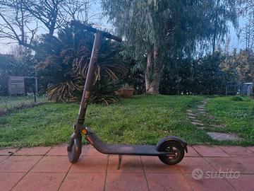 monopattino elettrico ninebot