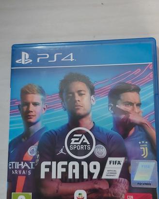 CONAN EXILES E FIFA 19 PER PS4