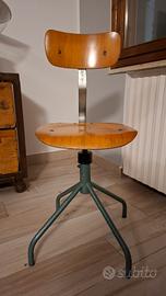 sgabello industriale vintage