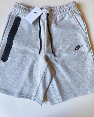 Nike Tech Fleece pantaloncini grigio