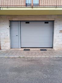 Comodo box auto/deposito di 40mq