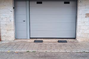 Comodo box auto/deposito di 40mq