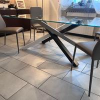 Tavolo vetro con gambe metallo bicolor