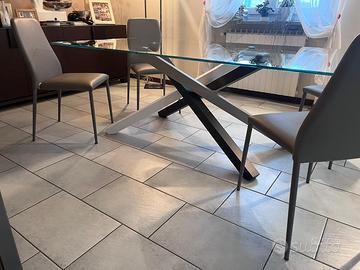 Tavolo vetro con gambe metallo bicolor