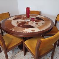 Tavolo tondo con sei sedie