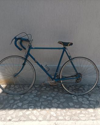 Bici da corsa storica Bianchi blu.