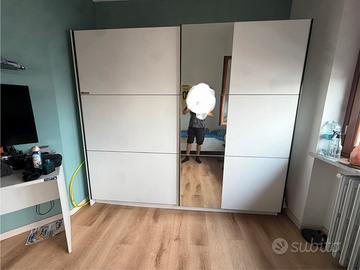 Mobile come nuovo con porte scorrevoli