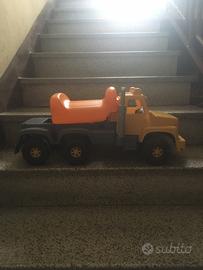 Camion giocattolo