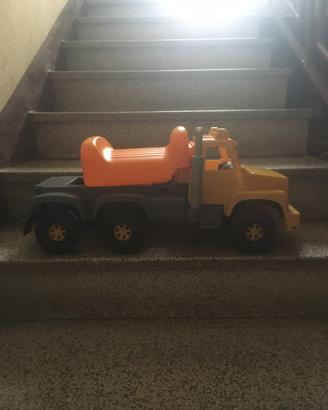 Camion giocattolo