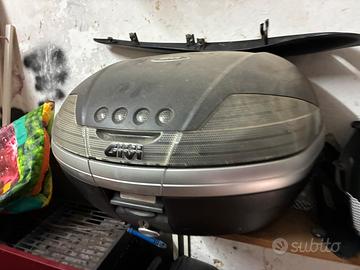 Bauletto givi v46 con staffa