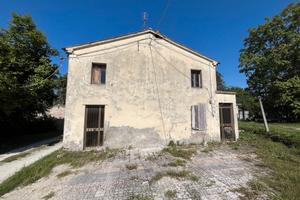 Vallefoglia compendio immobiliare con terreno