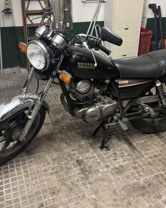 YAMAHA  SR 250