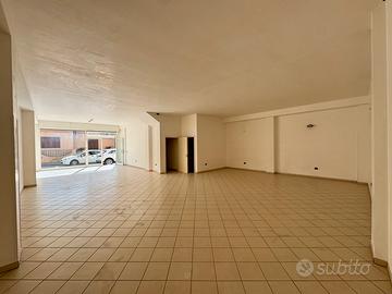 LOCALE COMMERCIALE DI 140 mq