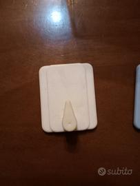 ganci adesivi 