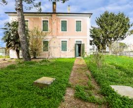 villa storica di circa mq 310 Rif. S06