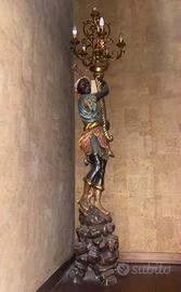 Antico moro veneziano con candelabro funzionante