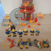 Stazione garage pompieri e personaggi Sam pompiere