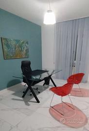 Tavolo da ufficio in cristallo