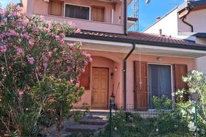 Villa di 210 m² con 4 locali e box auto doppio a B