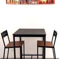 Tavolo alto/bar con sgabelli