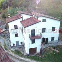 Villa bifamiliare Bagni di Lucca [UM136GBVRG]