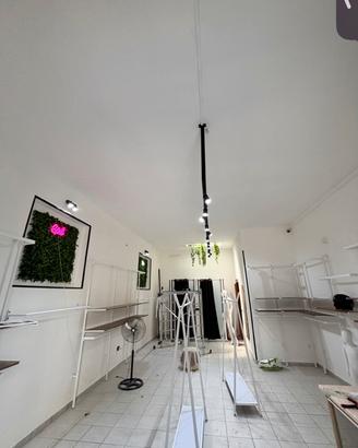 Arredamento negozio abbigliamento