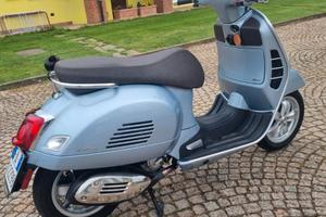 Piaggio Vespa 300 GTS - 2022