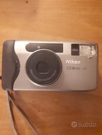 Macchina fotografica a pellicola Nikon 