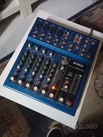 Mixer Yamaha MG8/2FX