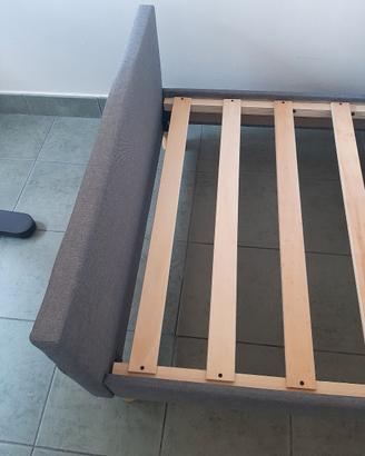 letto singolo in tessuto grigio