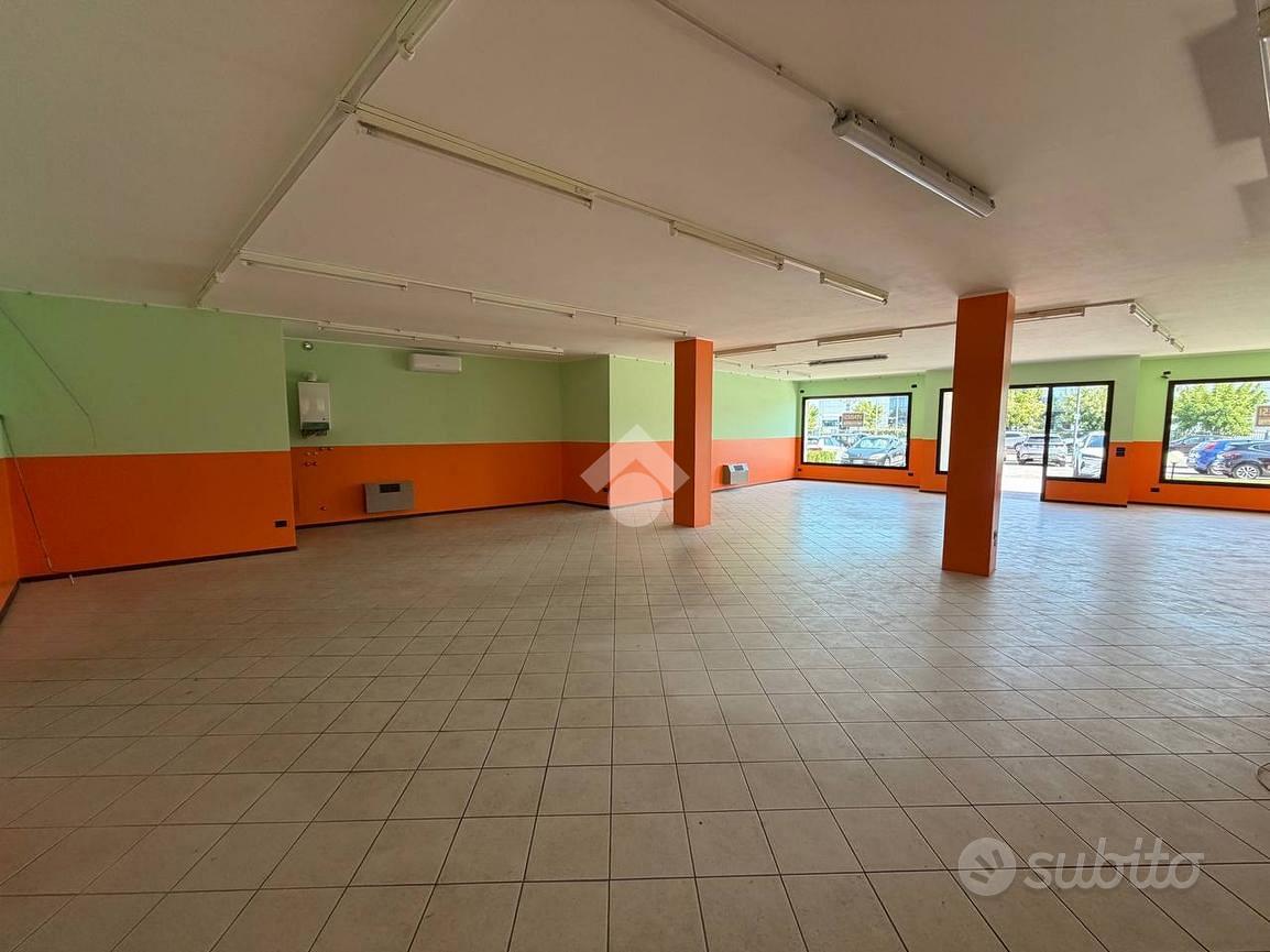 NEGOZIO A GAIARINE - Altro