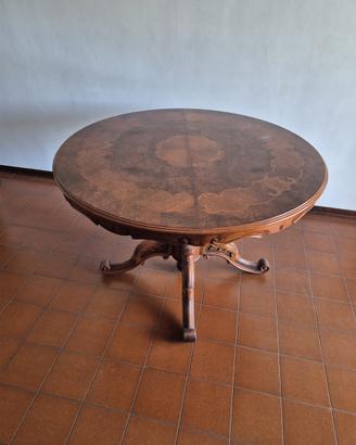 Tavolo da sala completo di sedie